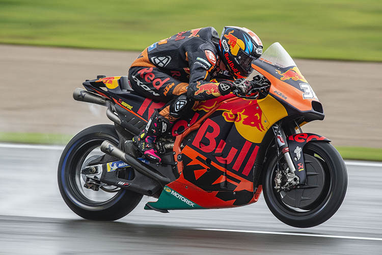 Bradley Smith auf der KTM im Regen von Valencia