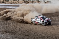 Fernando Alonso testet den Toyota Hilux