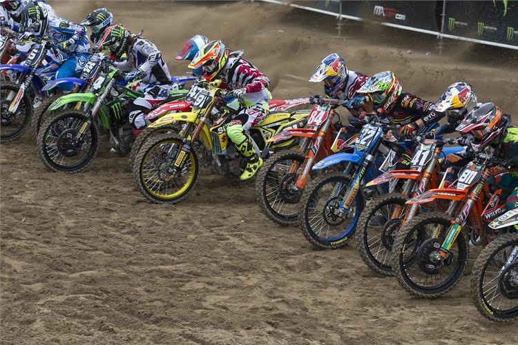 Der Start zum ersten MX2-Lauf verlief problemlos