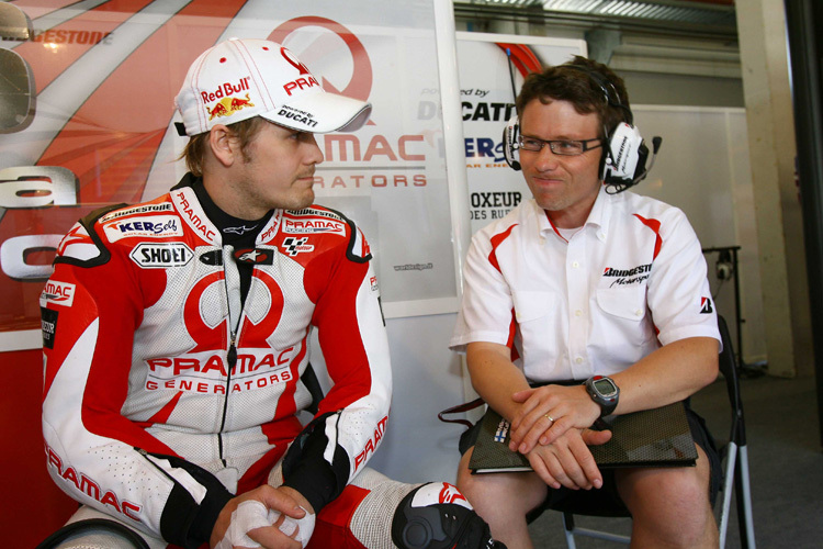 Mika Kallio und Reifentechniker Steve Jenkner