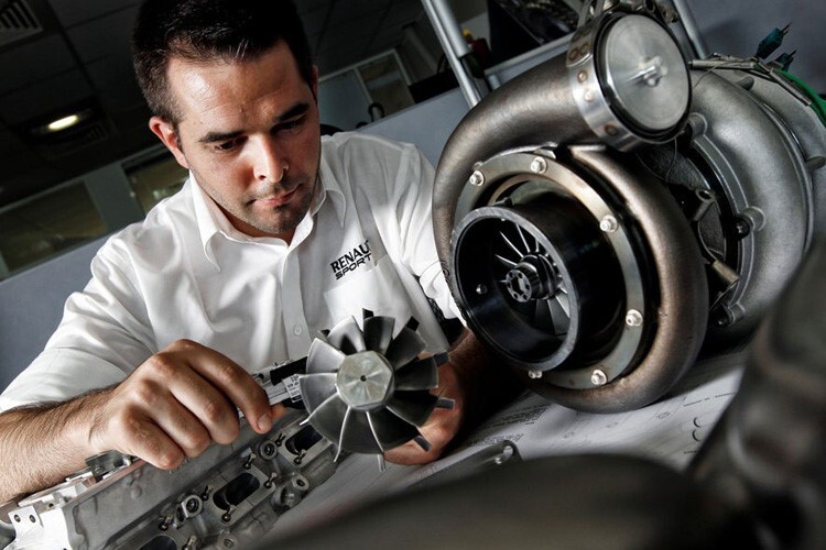 Arbeit im Renault-Motorenwerk von Viry-Châtillon