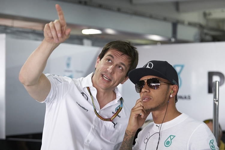 Toto Wolff mit Lewis Hamilton