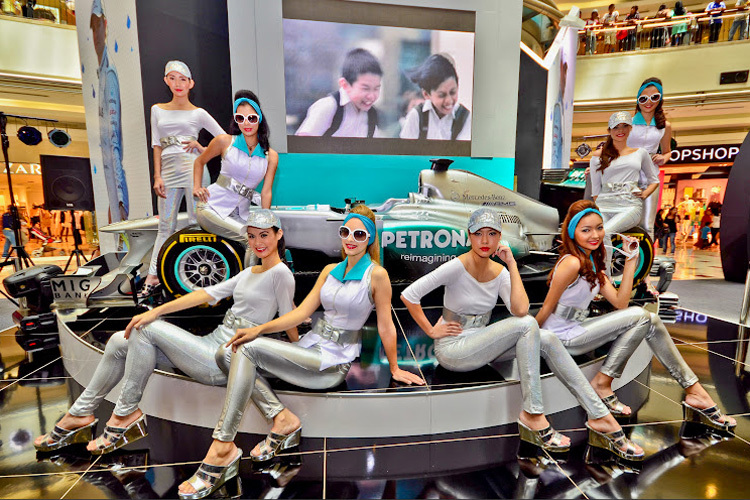 Die Petronas-Girls: Immer stilsicher und geschmackvoll, aber doch sexy