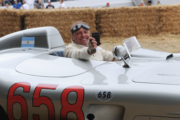 Jochen Mass als Mercedes-Repräsentant in Goodwood