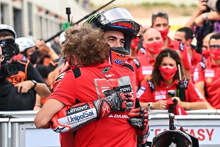 Jubel bei Ducati: Pole für Pecco Bagnaia