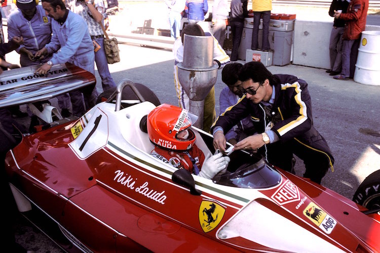 Daniele Audetto 1976 am Ferrari von Niki Lauda