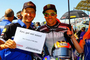Max Neukirchner (li.) und Josh Brookes schicken Grüße aus Assen zum verletzten Kev Coghlan