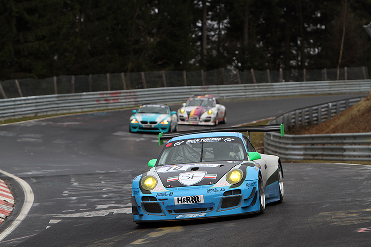 Der Farnbacher-Racing Porsche bei seinen ersten Nordschleifen-Runden