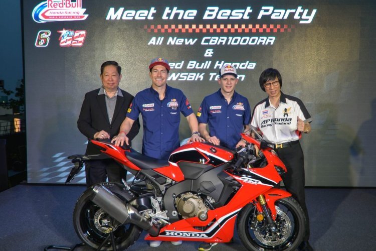 Stefan Bradl und Nicky Hayden enthüllten in Thailand die neue Honda CBR1000RR