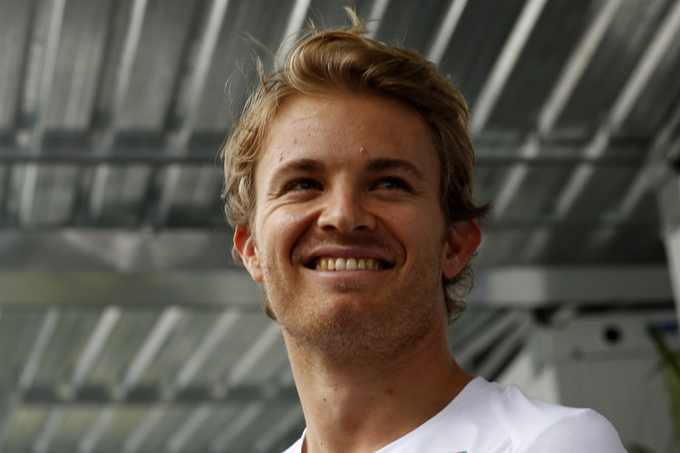 Mercedes-Star Nico Rosberg drehte mit 1:12,764 min im ersten freien Training in Brasilien die schnellste Runde