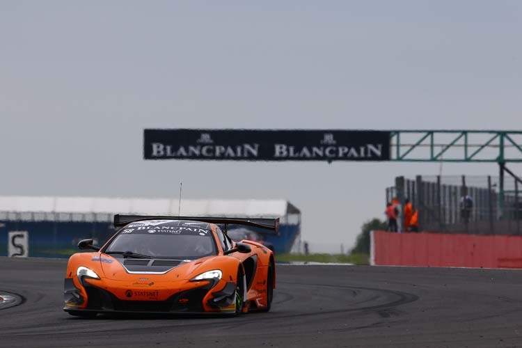 McLaren siegt mit dem neuen 650S GT3