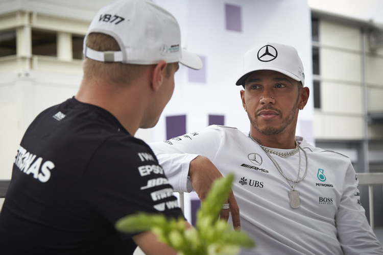 Valtteri Bottas und Lewis Hamilton