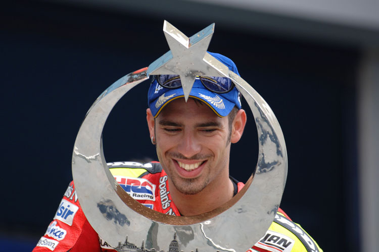 Marco Melandri hat zwei solcher Trophäen zu Hause stehen