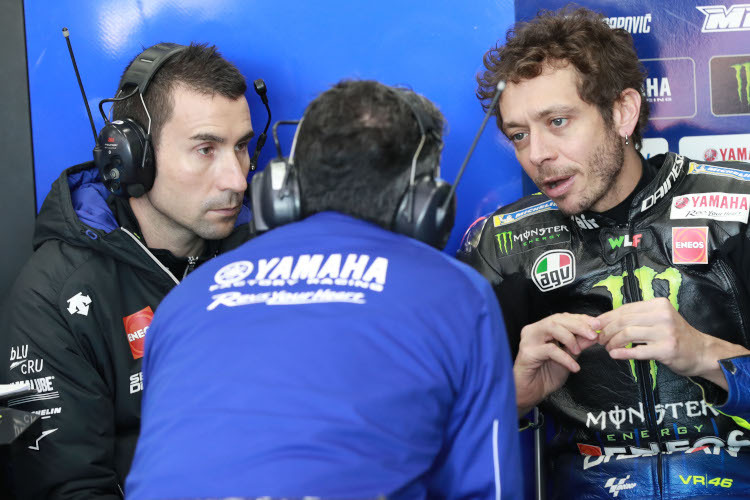 David Munoz (links) nahm in Valencia und Jerez erstmals bei Rossi in der Yamaha-Box Platz