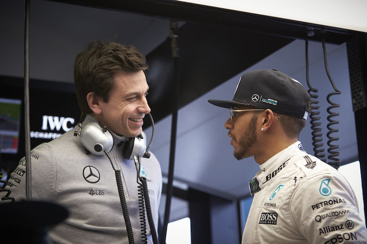 Toto Wolff mit Lewis Hamilton