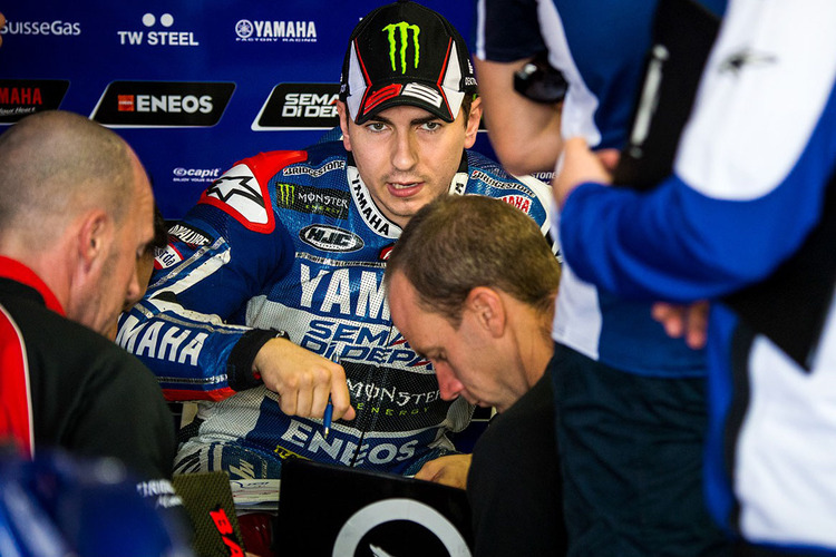 Jorge Lorenzo mit Bridgestone-Techniker Pit Baumgartner auf Phillip Island