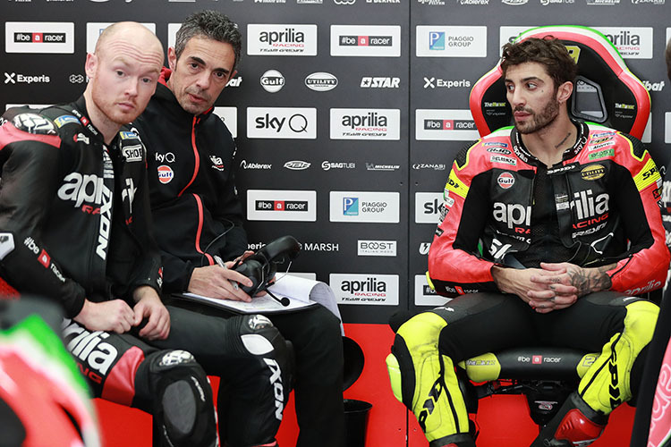 In der Aprilia-Box 2019: Smith, Techniker Pietro Caprara und Iannone