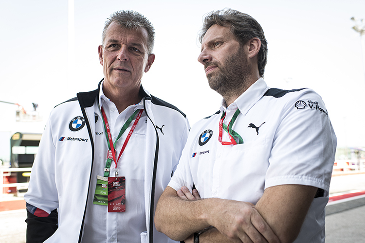 BMW-Geschäftsführer Dr. Markus Schramm (li.) mit Motorsport-Direktor Marc Bongers