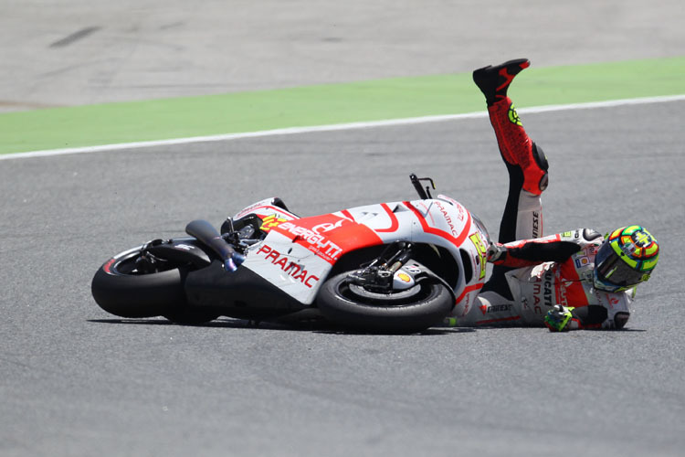 Andrea Iannone: Auch der MotoGP-Rookie musste in der La Caixa zu Boden