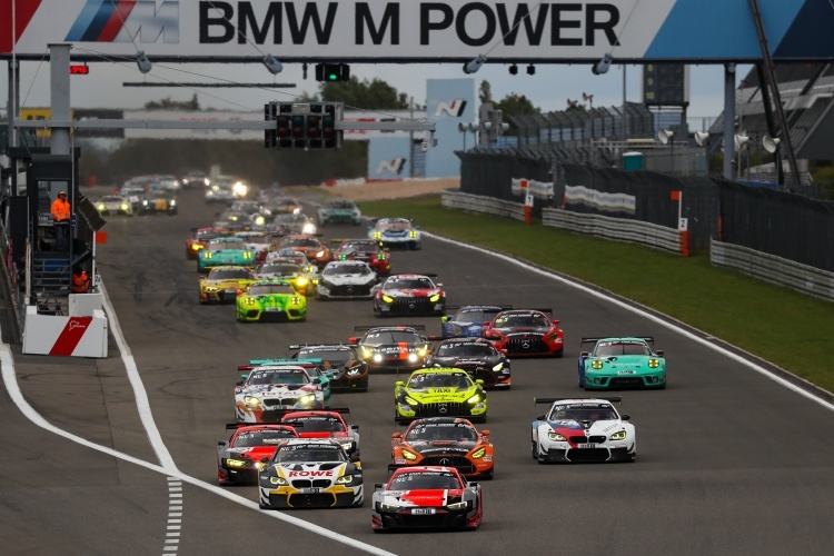 Der Start ist bei den Rennen zur Nürburgring Langstrecken-Serie immer spektakulär