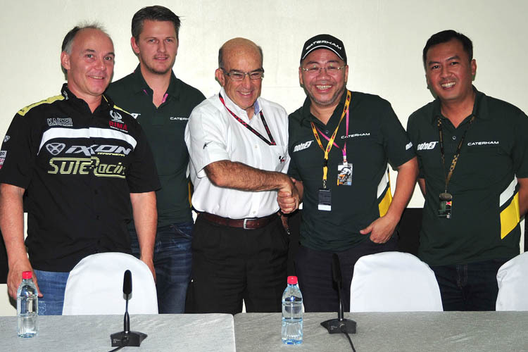 Caterham stellt sich vor: Eskil Suter, Johann Stigefelt, Dorna-Chef Ezpeleta, Dato Kamarudin Meranun und Mia Sharizman Ismail.