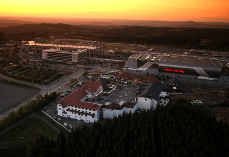 Erlebnis-Park oder teures Erlebnis-Grab? Der neue Nürburgring