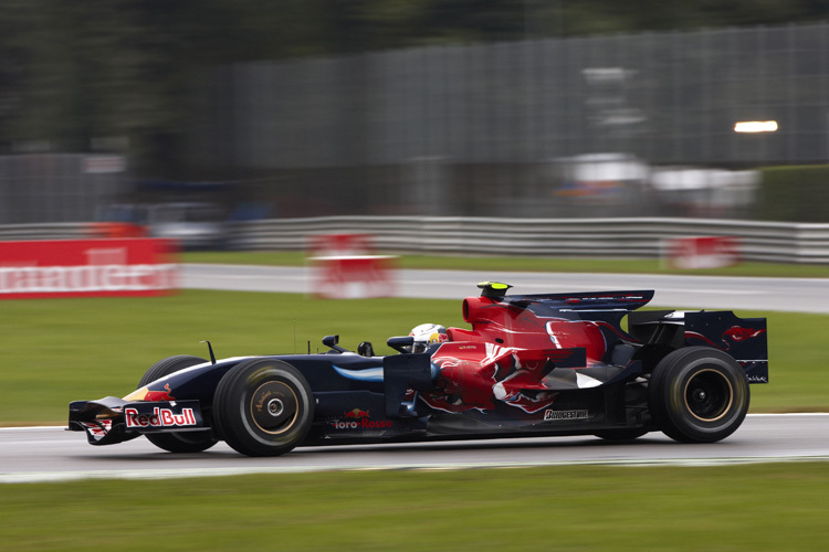 Sebastian Vettel auf seiner Siegesfahrt mit Toro Rosso in Monza 2008