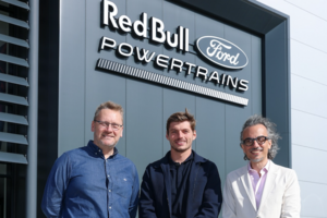 Ben Hodgkinson (Chef von Red Bull Powertrains), Max Verstappen und Red Bull Racing-Teamchef Laurent Mekies)