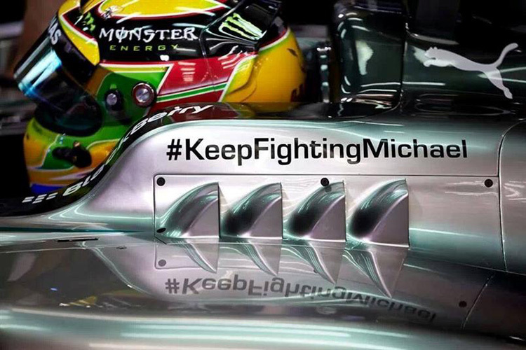 Botschaft für Schumacher auf den Mercedes-Rennern: Kämpf weiter, Michael!