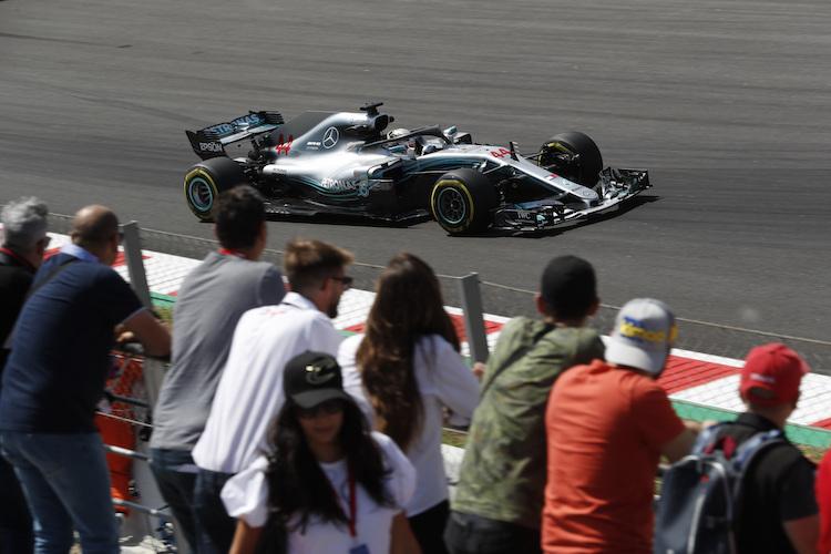 Lewis Hamilton war im zweiten freien Training auf dem Circuit de Barcelona-Catalunya der Schnellste