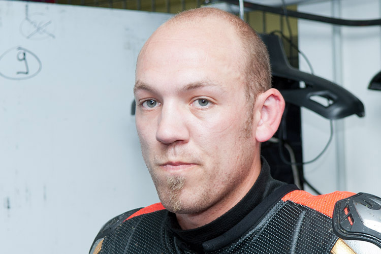 Zwei Siege für Peter Hickman auf dem Manfeild Circuit Chris Amon