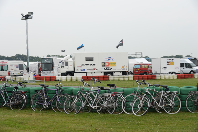 Das Fahrerlager der Seitenwagen-Piloten in Assen