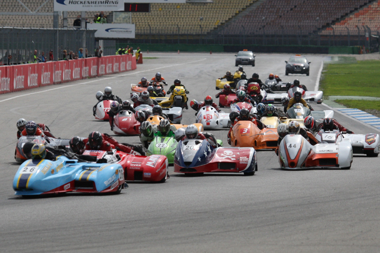 Int. Sidecar Trophy: Der Start zum Rennen am Sonntag