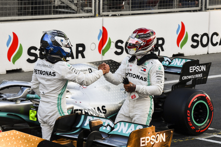Valtteri Bottas und Lewis Hamilton teilen sich die erste Startreihe