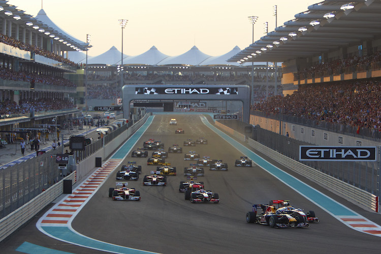 Start zum Abu-Dhabi-GP 2010: Vettel liegt schon vorne