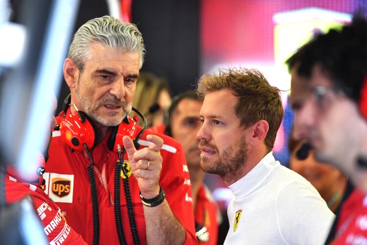 Maurizio Arrivabene und Sebastian Vettel