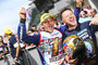 Jorge Martin und Fausto Gresini jubeln über den WM-Titel