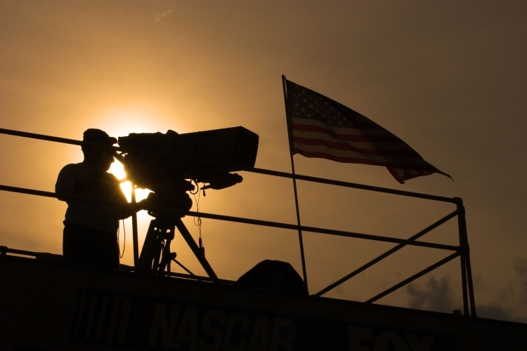 Fox Sports bleibt der NASCAR erhalten