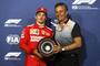 Charles Leclerc mit Mario Isola
