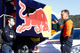 Social Distancing im Paddock: Dani Pedrosa (li.) und Mike Leitner