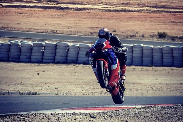 Jordi Torres mit der CBR1000RR-R in Almeria