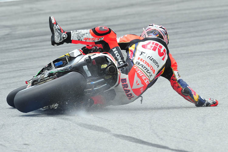 Stefan Bradl beim Crash in Turn 1, der langsamsten Kurve der Strecke