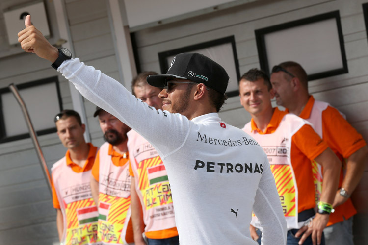 Lewis Hamilton: Daumen hoch für die Fans, aber nicht für die FIA