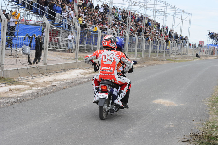 Andrea Dovizioso kehrte ohne Bike zurück an die Box