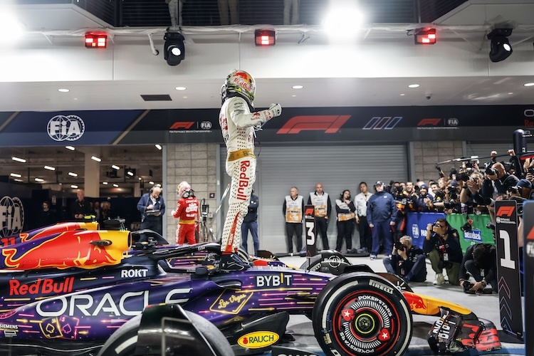 Max Verstappen bejubelt seinen Sieg