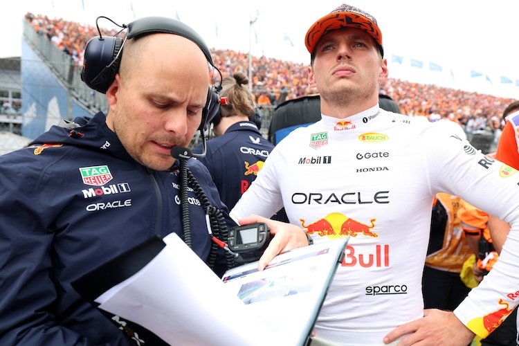 Renningenieur Gianpiero Lambiase und Max Verstappen
