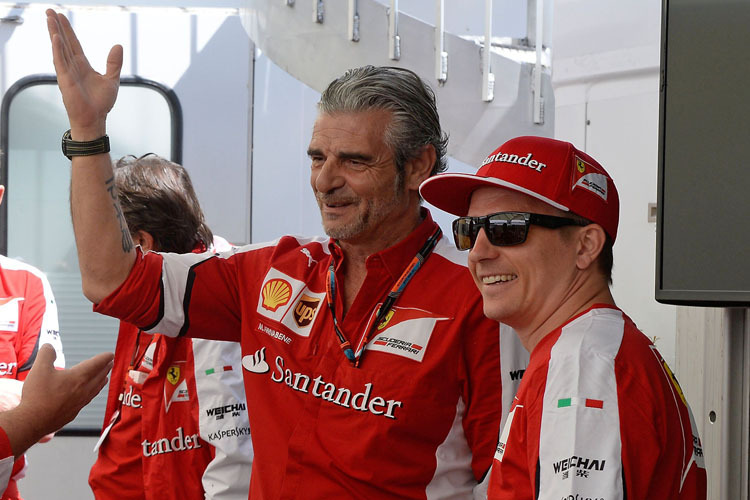 Noch wird gelacht: Kimi Räikkönen und Ferrari-Teamchef Maurizio Arrivabene in Kanada