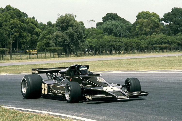 Héctor Rebaque mit seinem Lotus 78 in Buenos Aires 1978