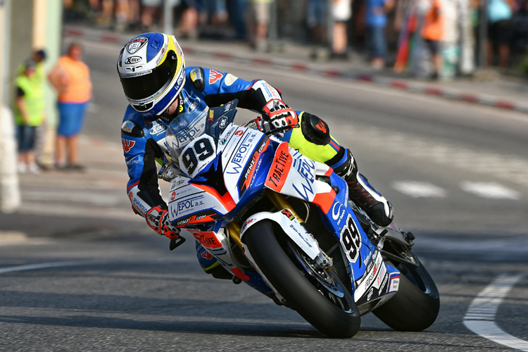 Danny Webb sicherte sich in Horice vorzeitig den IRRC Superbike-Titel