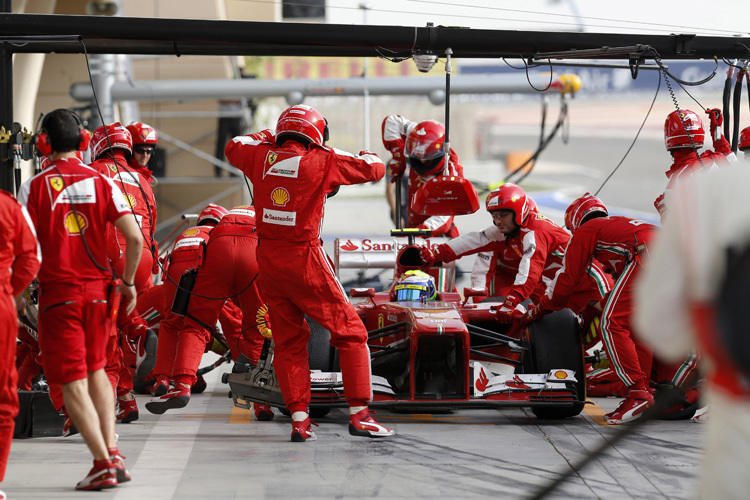 Felipe Massa musste zwei Mal mit einem kaputten Reifen an die Box